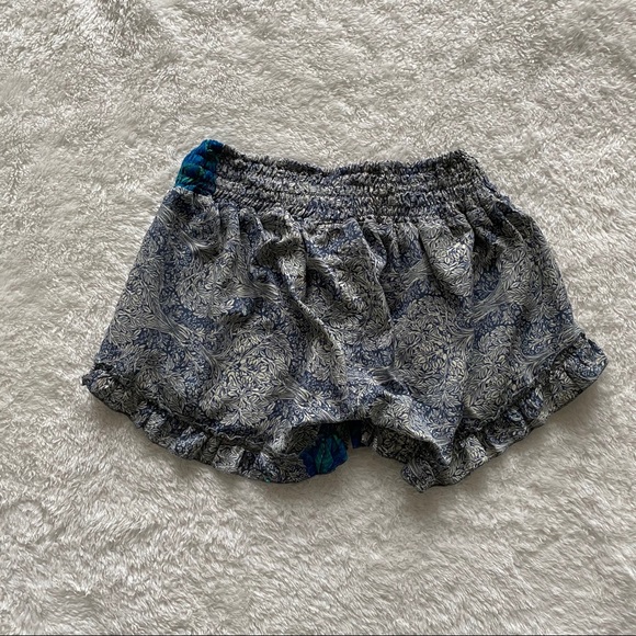 Super cute and comfy shorts🌺 - Picture 4 of 5